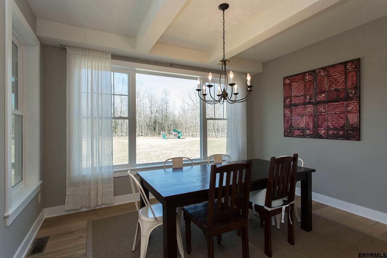 5a SARATOGA FARM RD, Malta, NY 12020