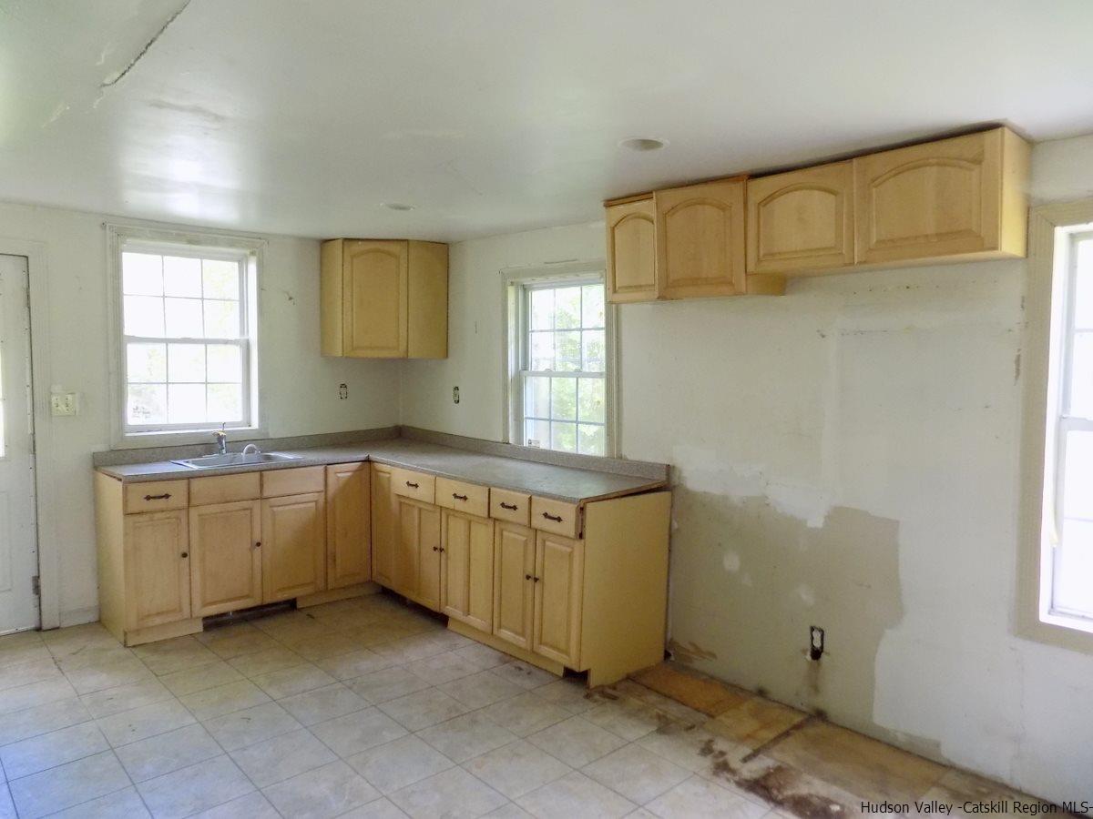 31 Chapel Street, Ellenville, NY 12428