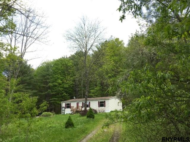 37 HONEYSUCKLE DR, Granville, NY 12832