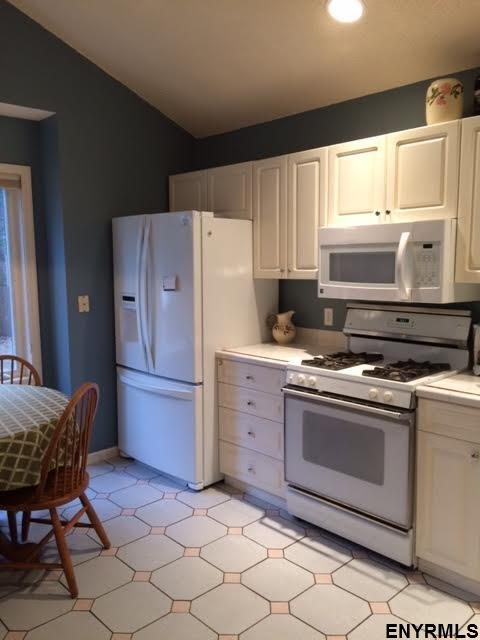 2 GICKAWAY, Wilton, NY 12866