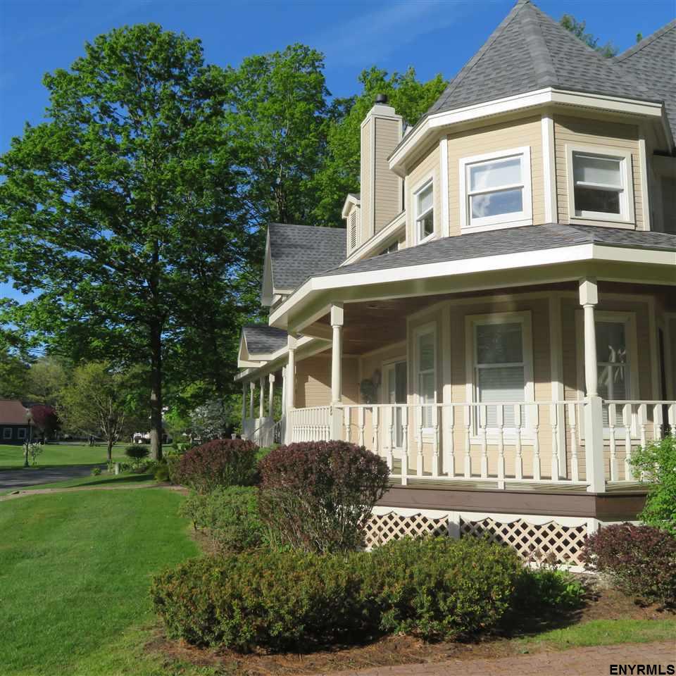 8 SULTANA ST, Saratoga, NY 12866
