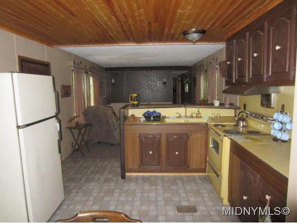 49 Cardinal Rd, Clayville, NY 13322
