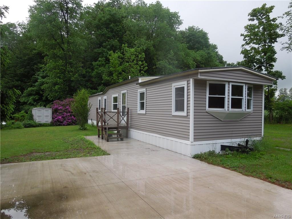 8427 N Lake Road, Pembroke, NY 14036