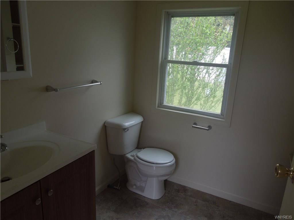 8427 N Lake Road, Pembroke, NY 14036