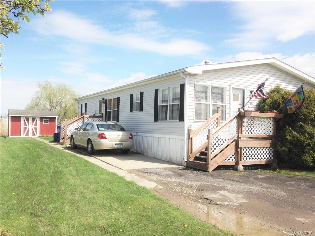 598 Birchwood Dr., Lockport, NY 14094