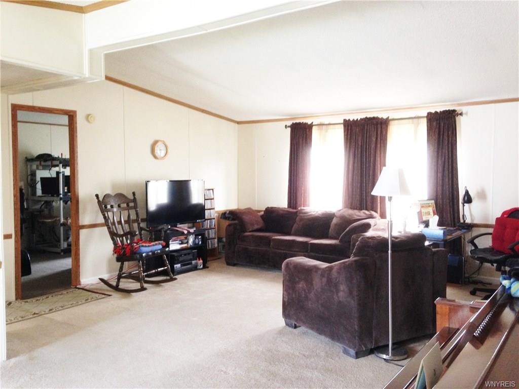 598 Birchwood Dr., Lockport, NY 14094