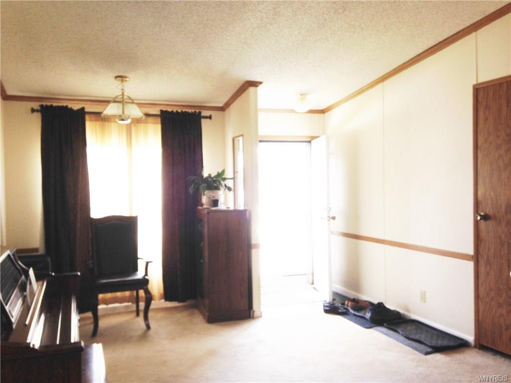 598 Birchwood Dr., Lockport, NY 14094