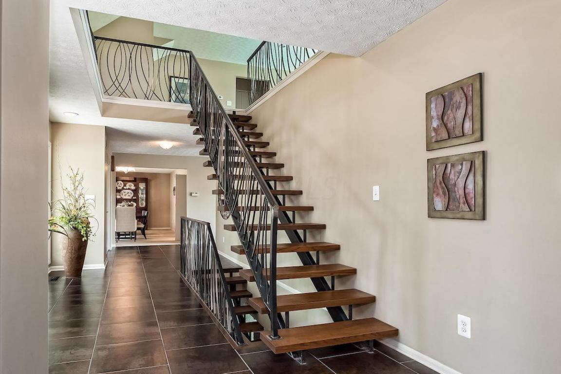 5290 Locust Hill Lane, Dublin, OH 43017
