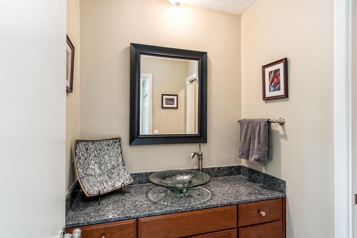 5290 Locust Hill Lane, Dublin, OH 43017