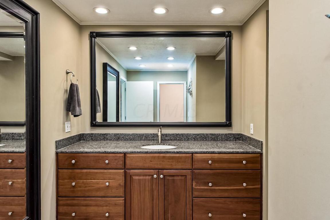 5290 Locust Hill Lane, Dublin, OH 43017