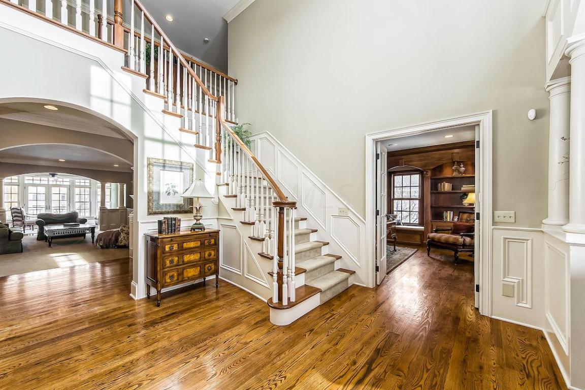 6905 Macneil Drive, Dublin, OH 43017