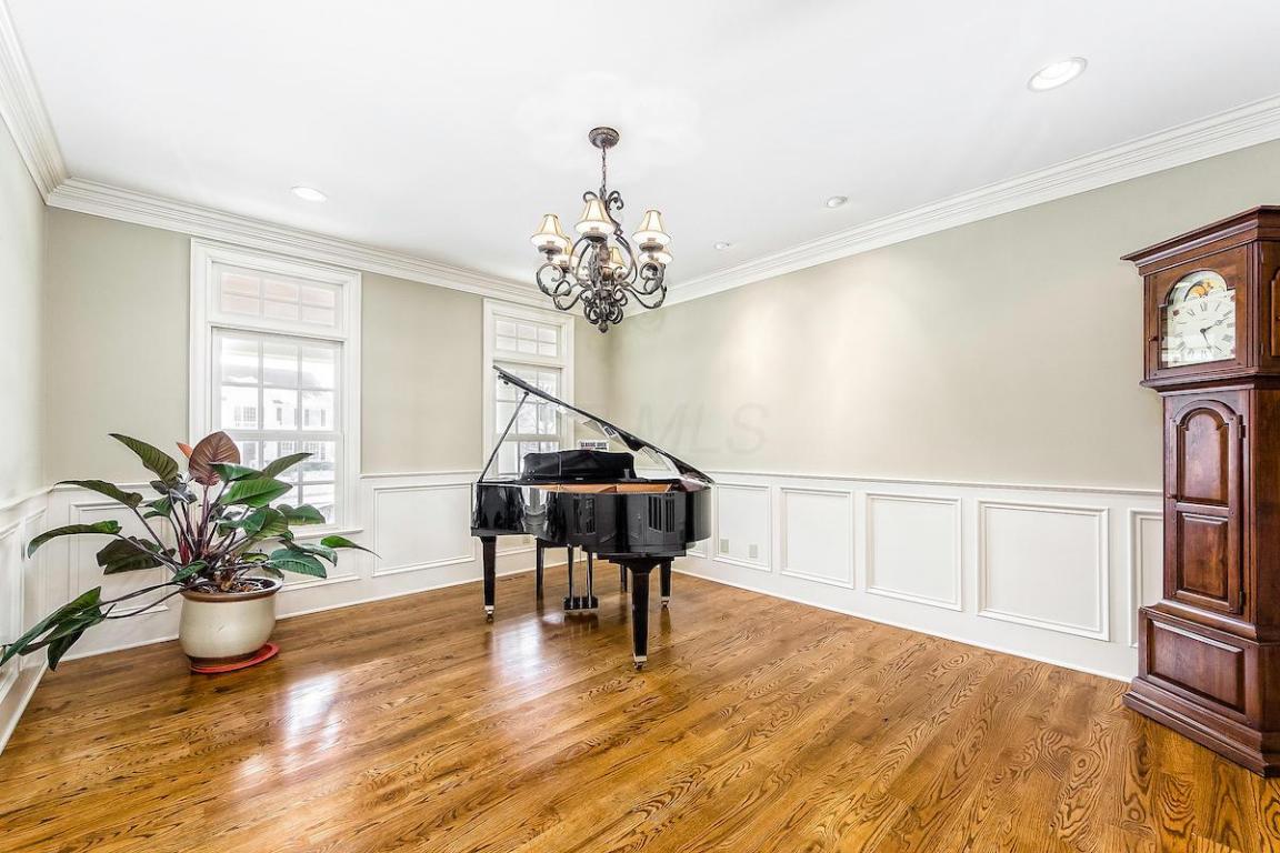 6905 Macneil Drive, Dublin, OH 43017