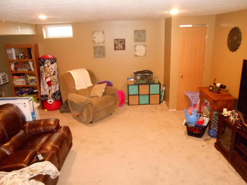 462 W Hunters Drive, Newark, OH 43055