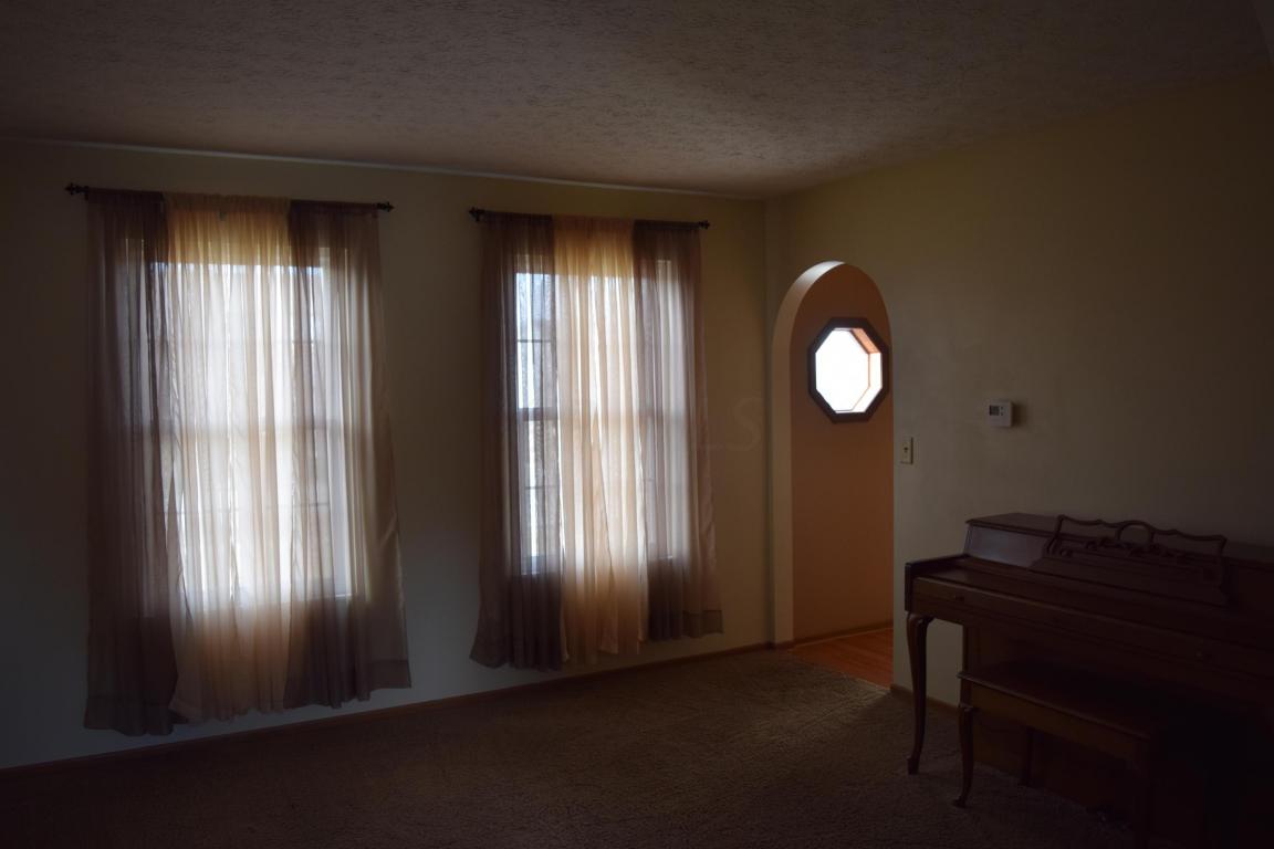 199 Monarch Drive, Pataskala, OH 43062