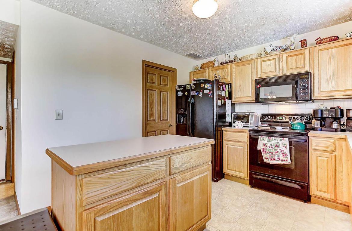 2093 Winding Hollow Drive, Grove City, OH 43123