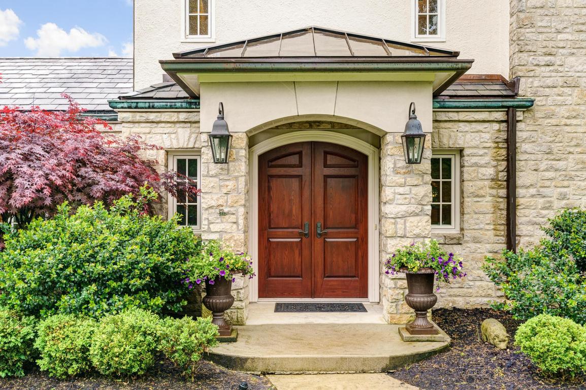 2355 Onandaga Drive, Upper Arlington, OH 43221
