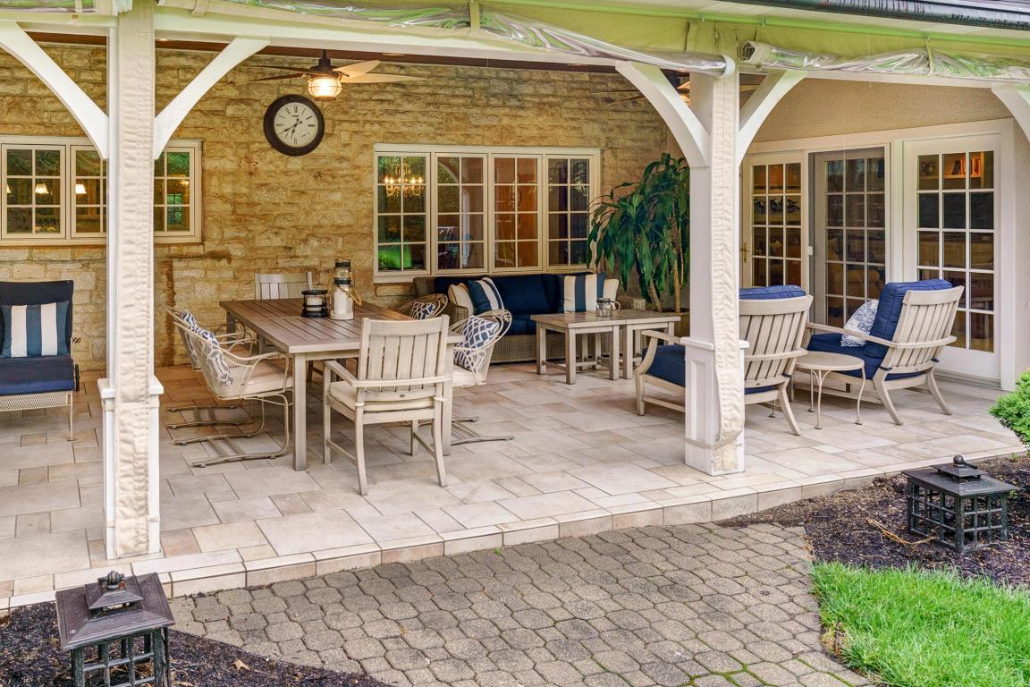 2355 Onandaga Drive, Upper Arlington, OH 43221