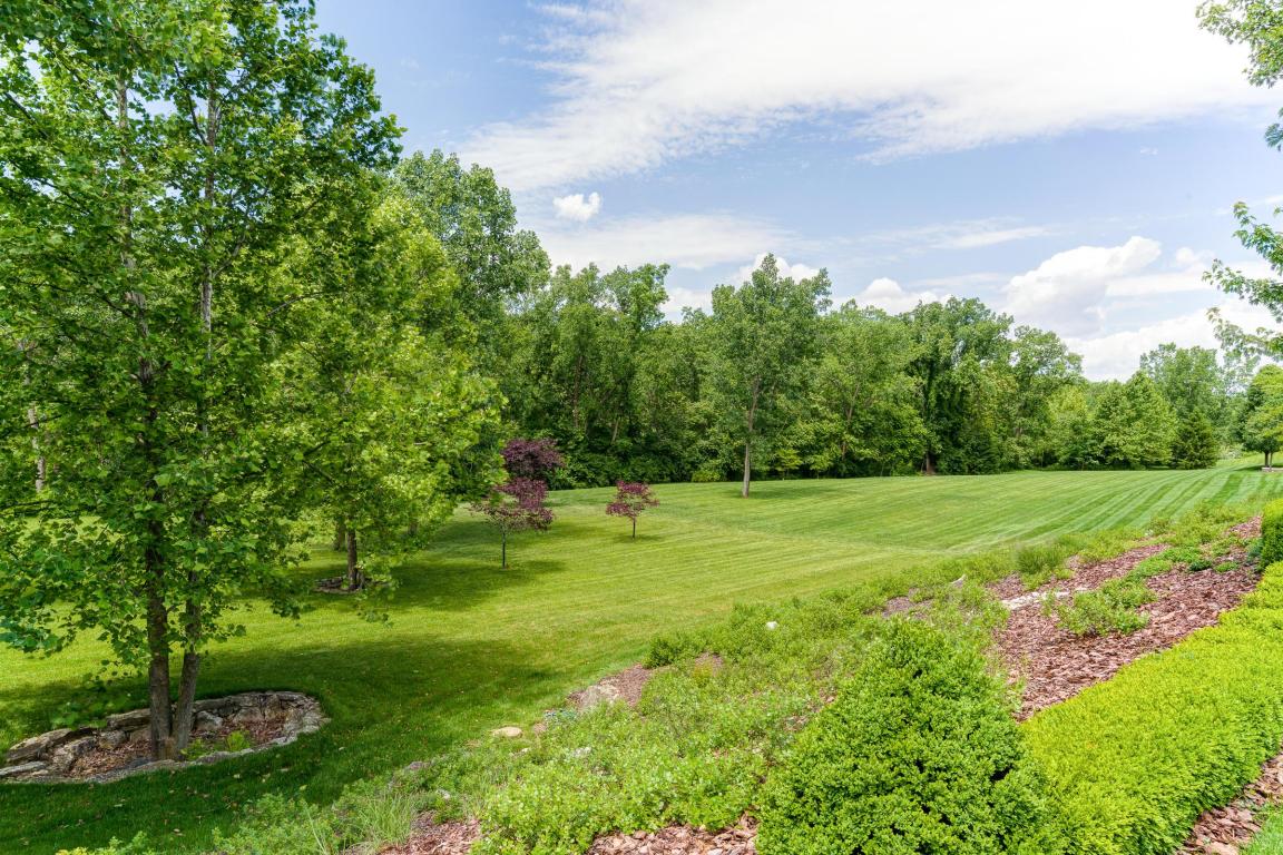 2335 Lane Woods Drive, Upper Arlington, OH 43221