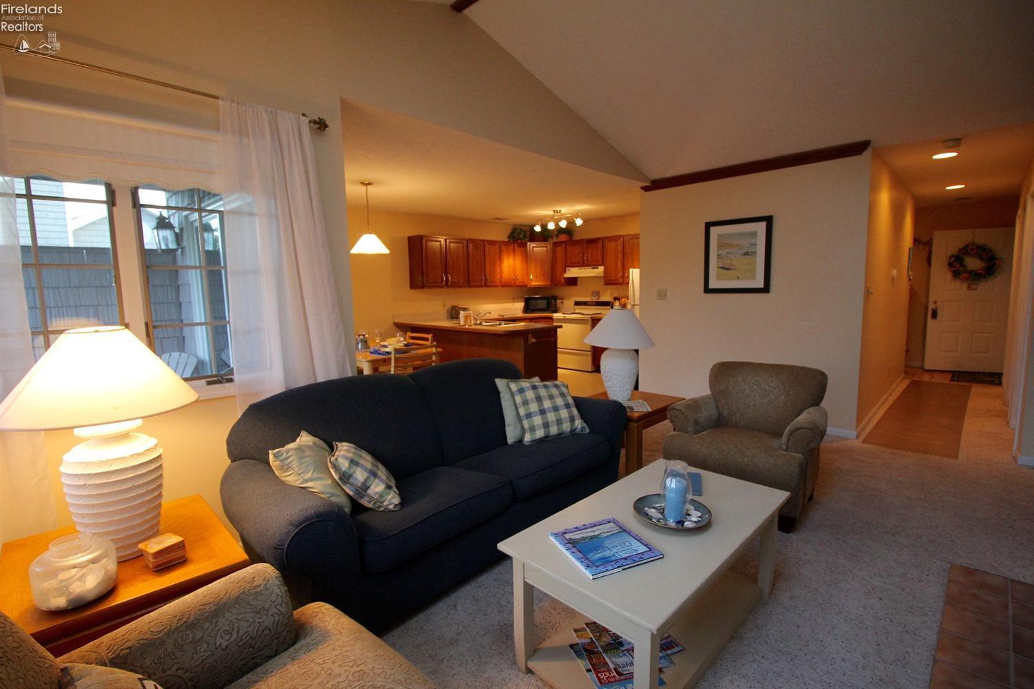 111 West Lakeshore Drive, Kelleys Island, OH 43438