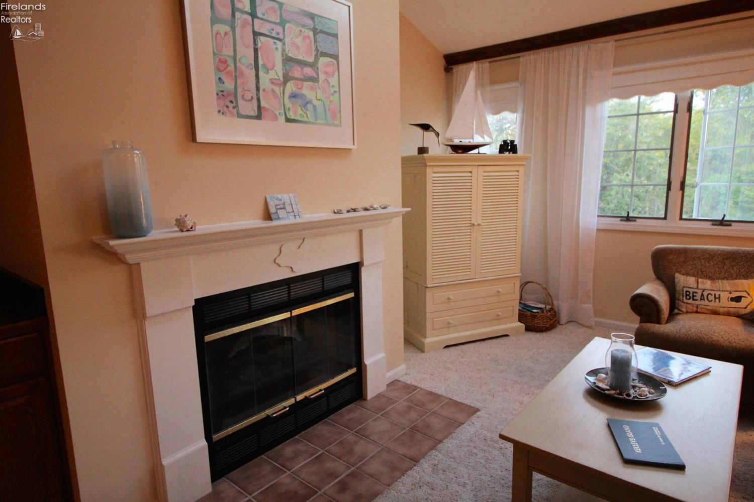 111 West Lakeshore Drive, Kelleys Island, OH 43438