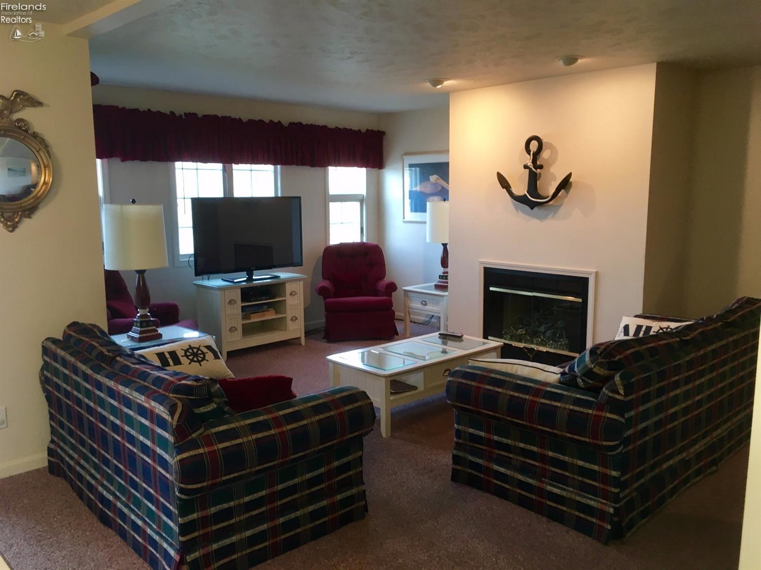 111 West Lakeshore Drive, Kelleys Island, OH 43438