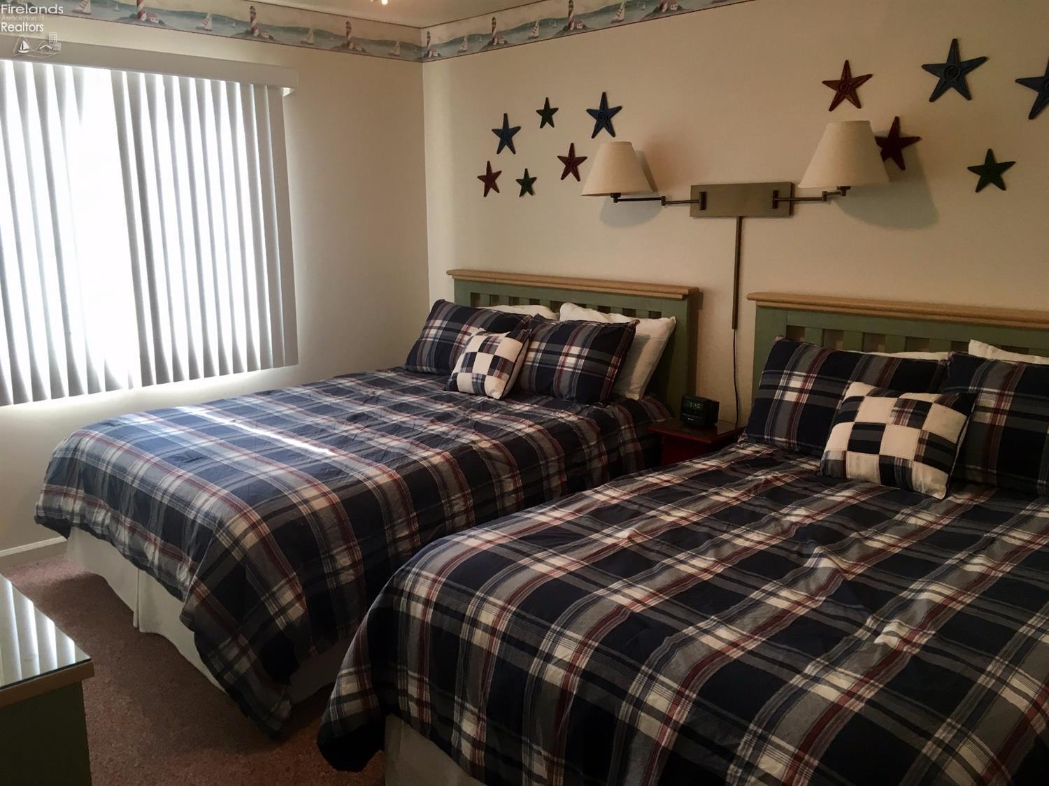 111 West Lakeshore Drive, Kelleys Island, OH 43438