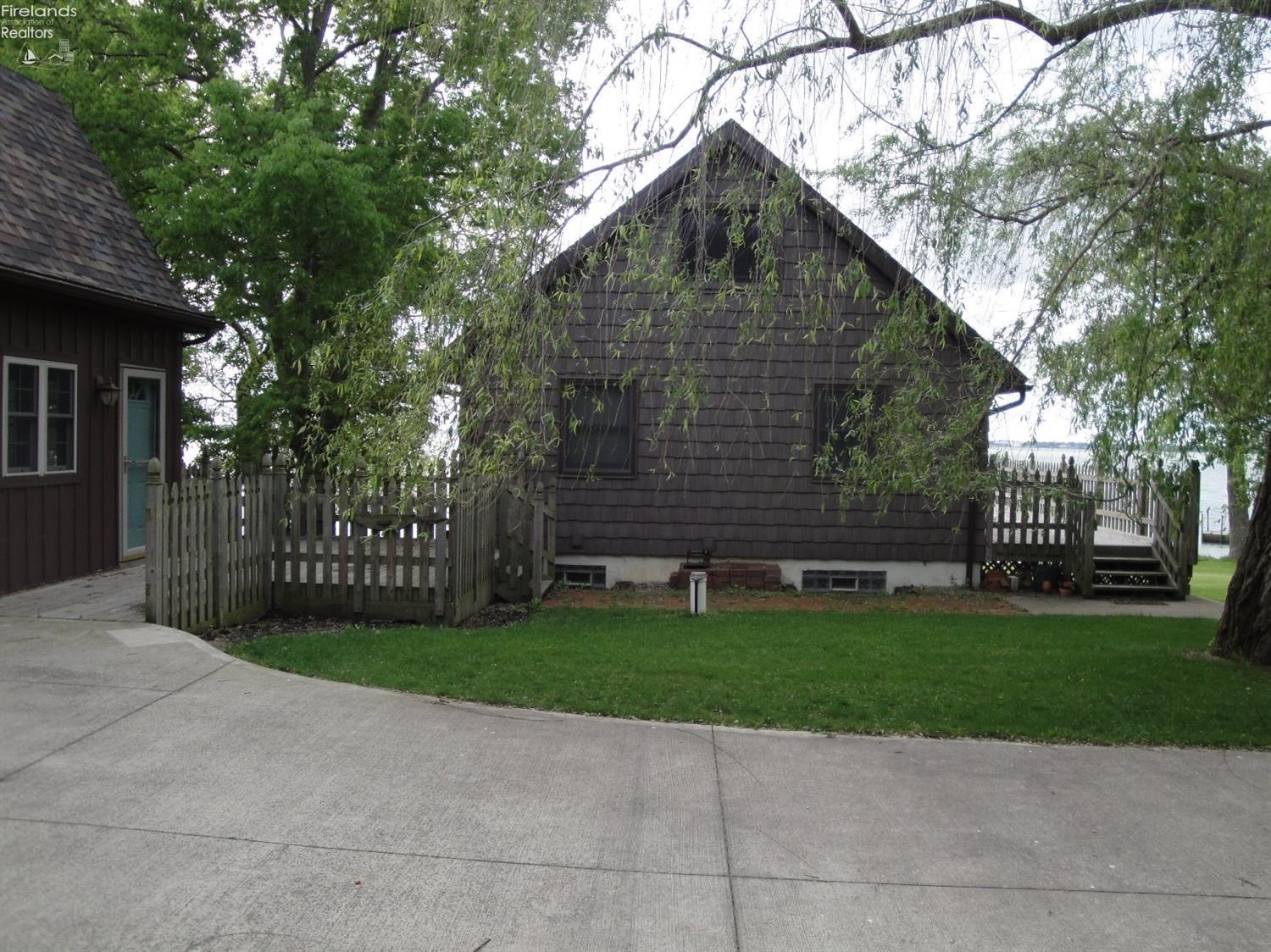 4470 South Memorial Shoreway Drive, Marblehead, OH 43440
