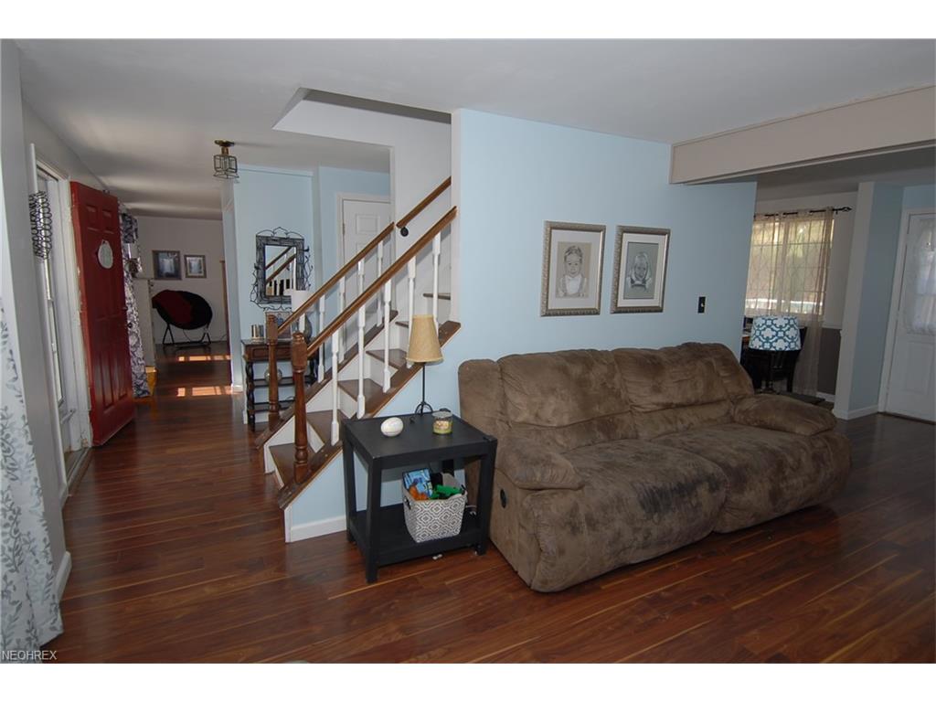2875 Stanway Dr, Zanesville, OH 43701