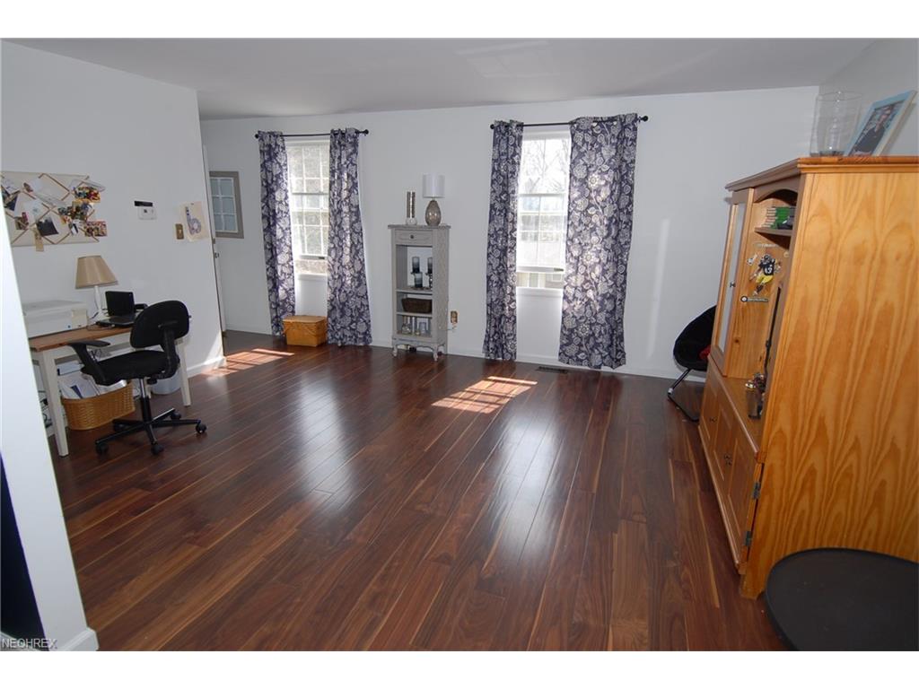 2875 Stanway Dr, Zanesville, OH 43701
