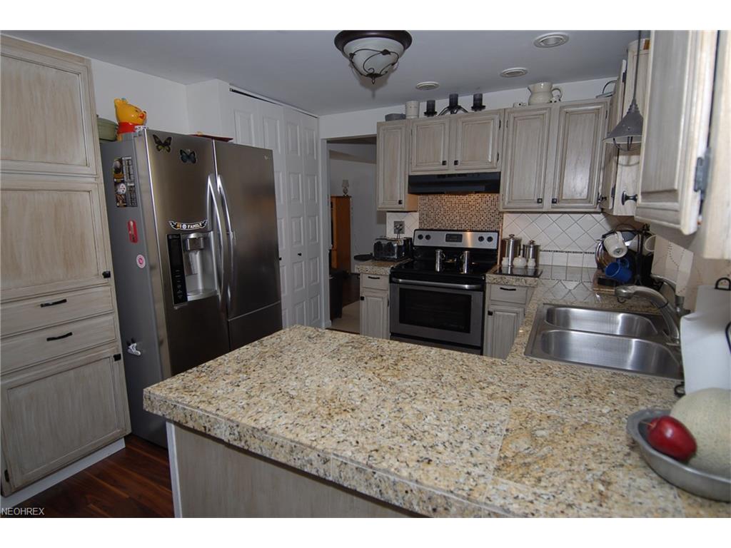 2875 Stanway Dr, Zanesville, OH 43701