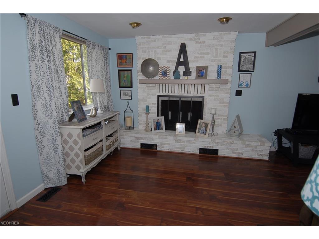 2875 Stanway Dr, Zanesville, OH 43701