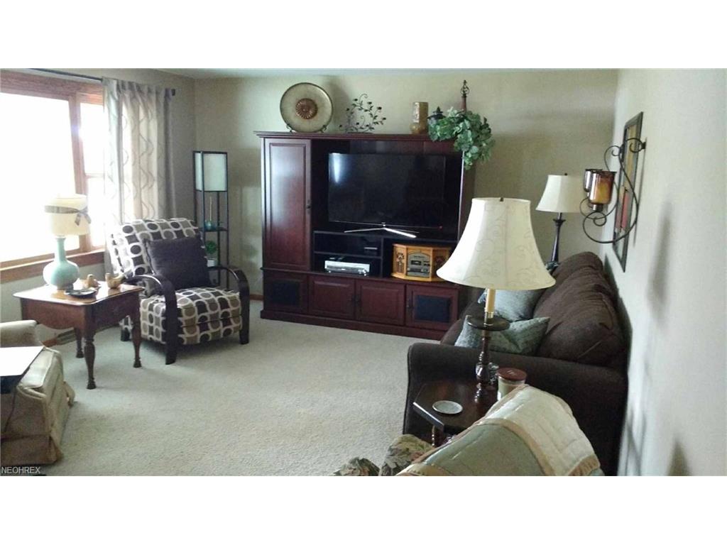 335 Marsha Ln, Zanesville, OH 43701