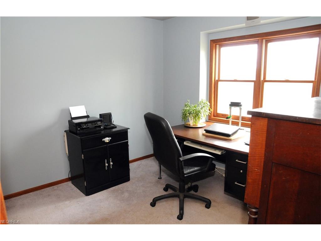 3182 Hiawatha Dr, Zanesville, OH 43701