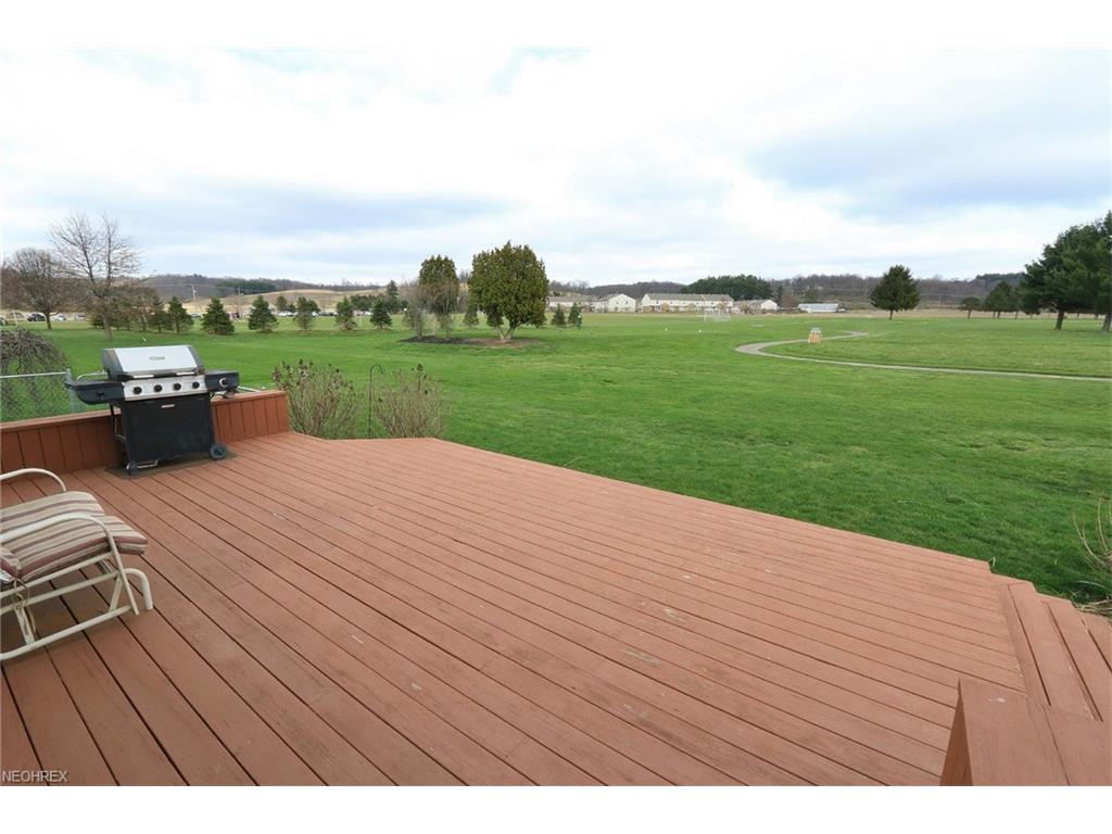 6200 Arnies Dr, Nashport, OH 43830