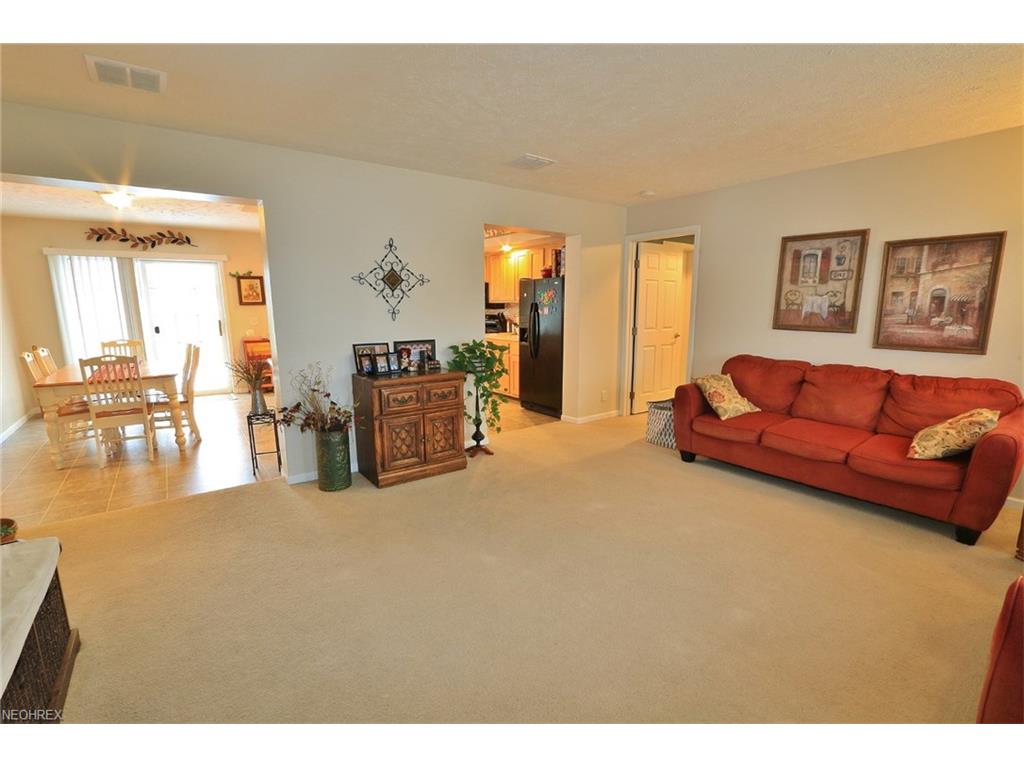 6200 Arnies Dr, Nashport, OH 43830