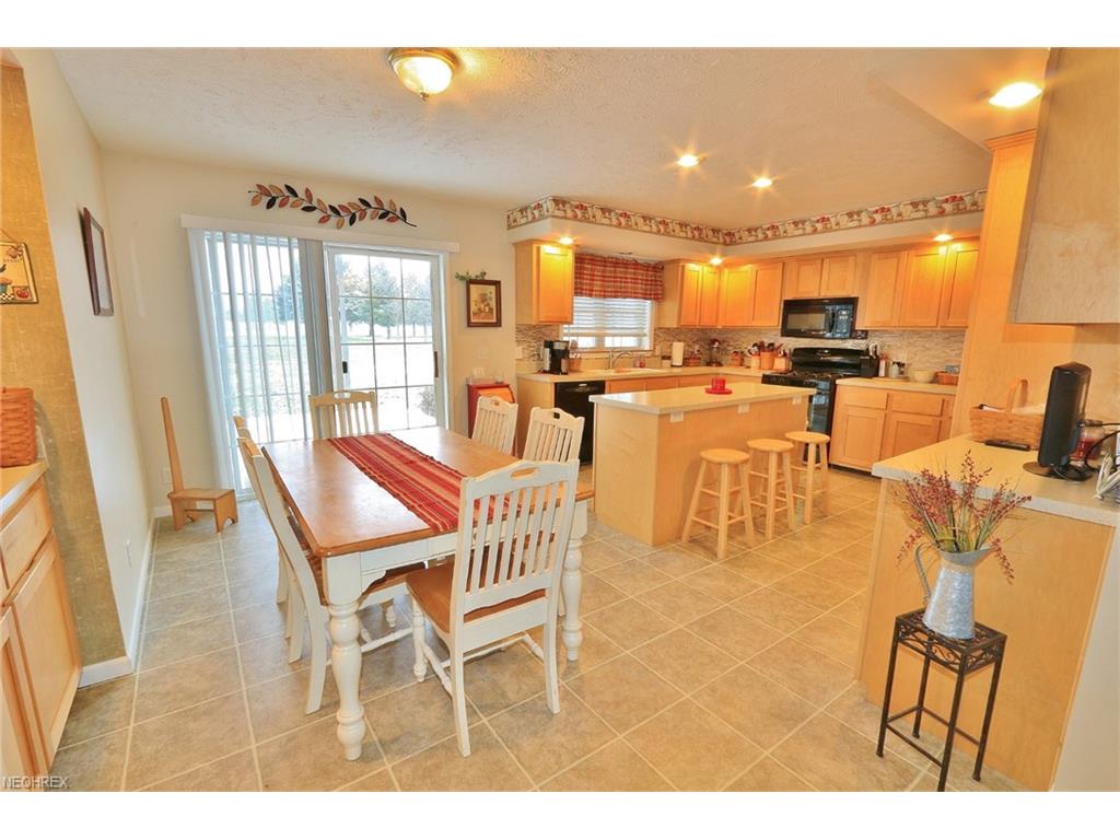 6200 Arnies Dr, Nashport, OH 43830