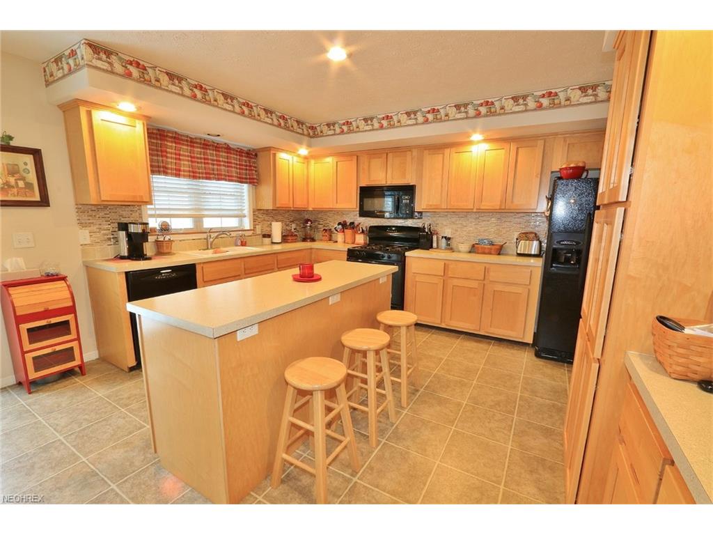 6200 Arnies Dr, Nashport, OH 43830