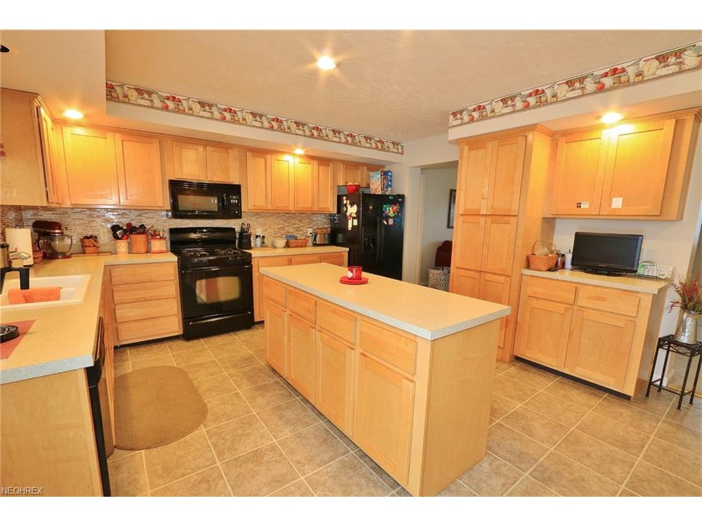 6200 Arnies Dr, Nashport, OH 43830