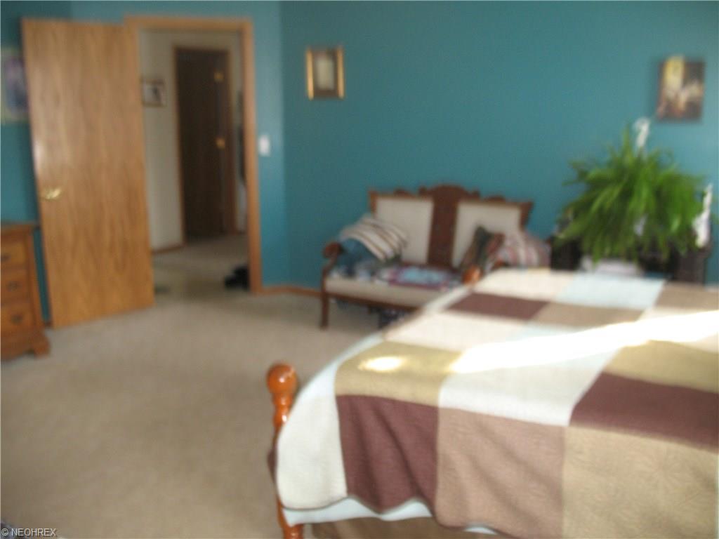 21773 Star Lite Dr, West Lafayette, OH 43845