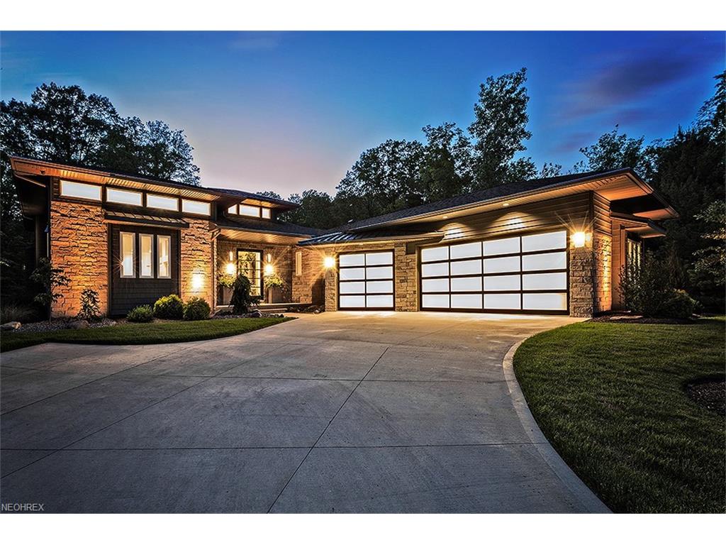 42 Canterbury Cir, Amherst, OH 44001