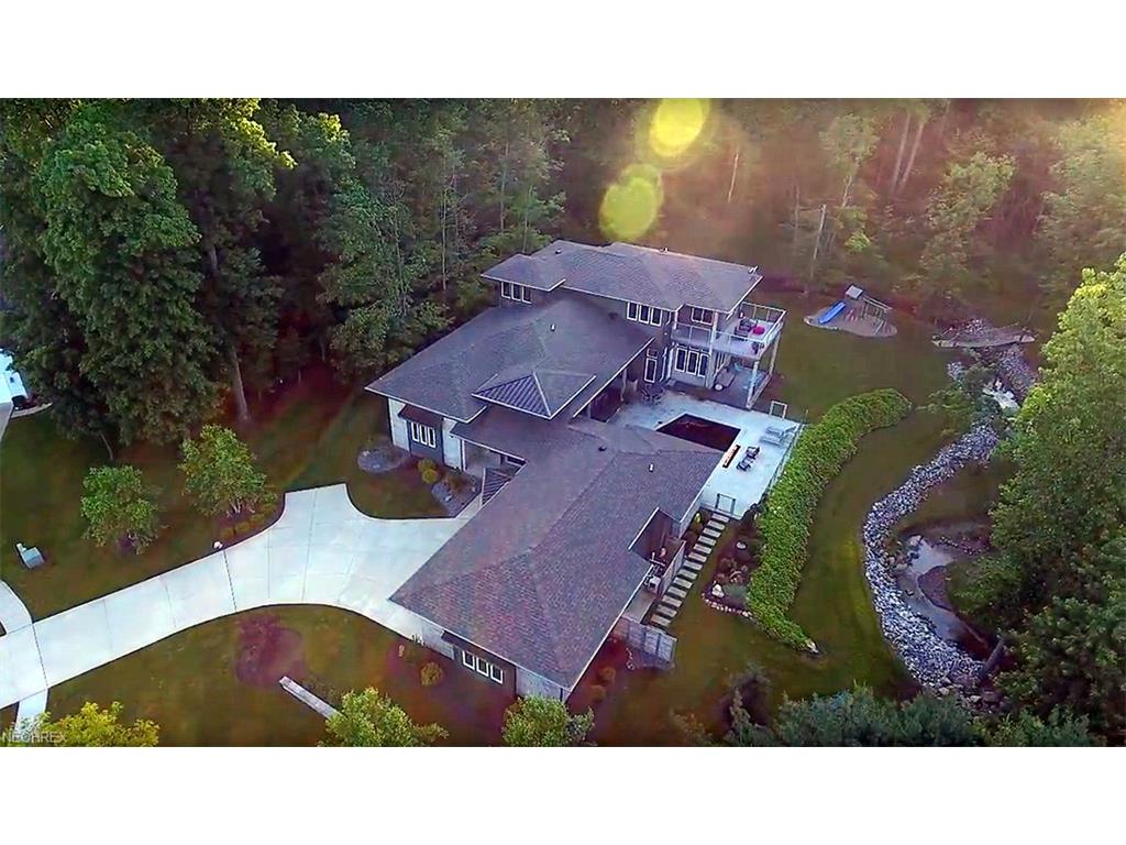 42 Canterbury Cir, Amherst, OH 44001