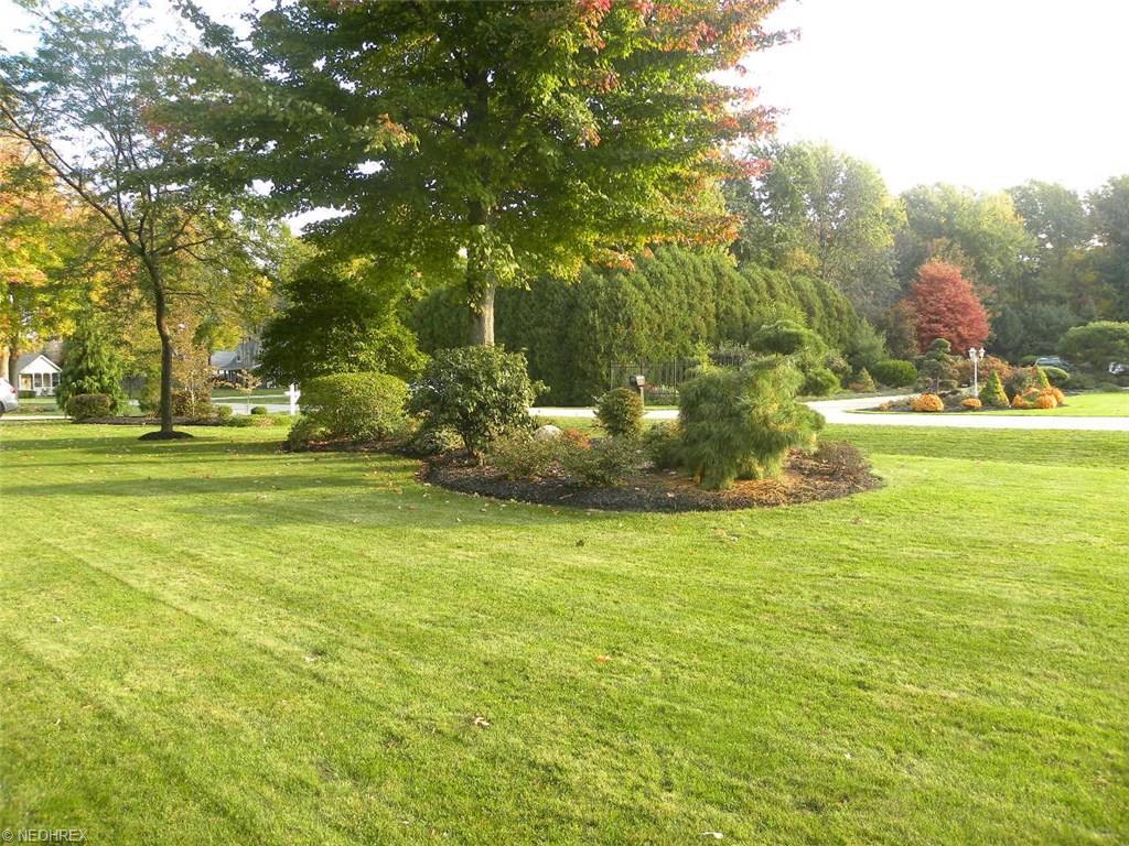1863 Greenbrier Dr, Ashtabula, OH 44004
