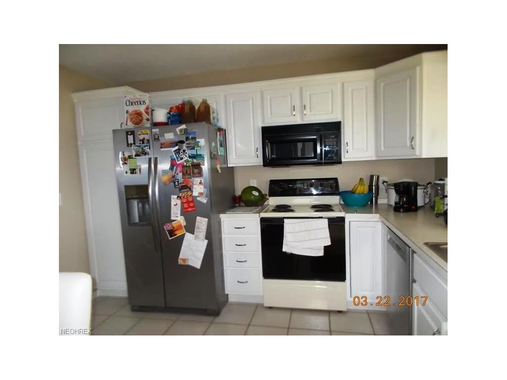 43 Community Dr, Avon Lake, OH 44012