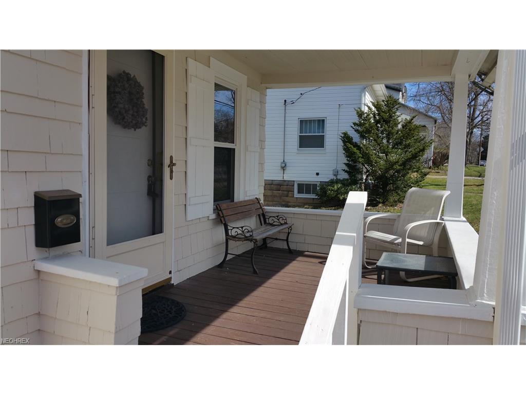 106 Olive St, Chagrin Falls, OH 44022