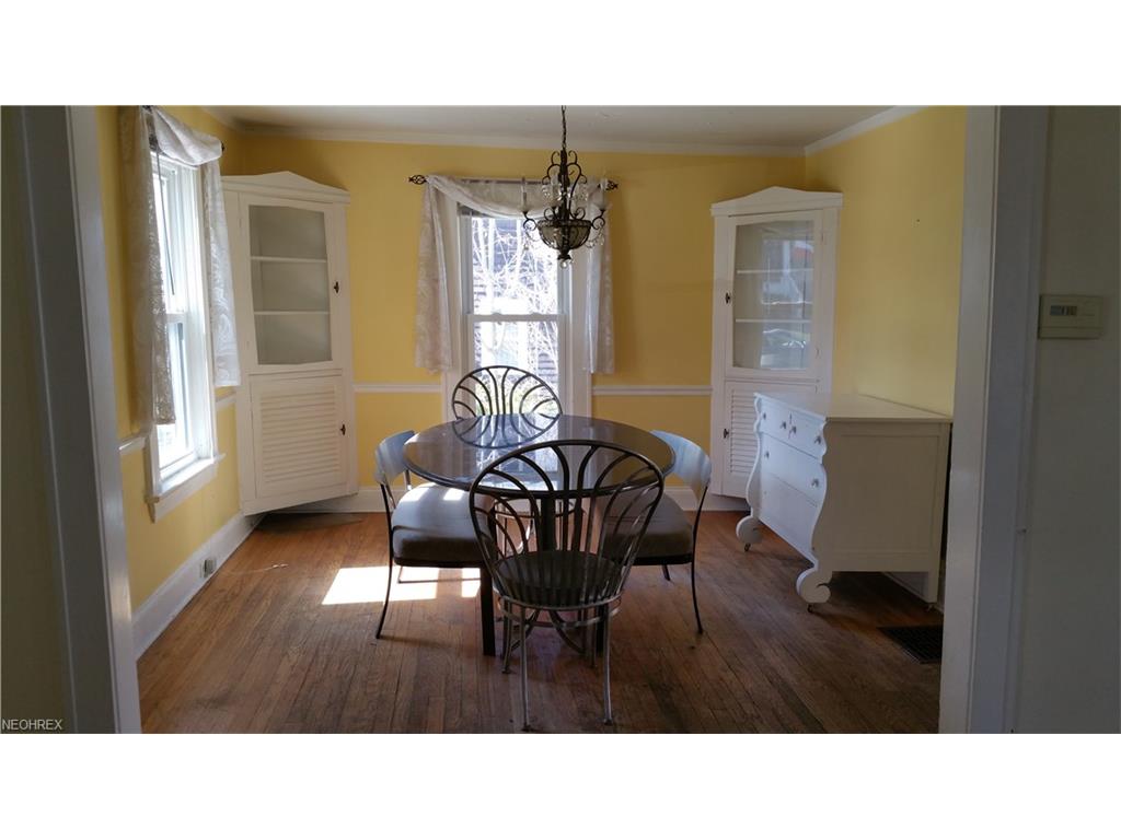 106 Olive St, Chagrin Falls, OH 44022