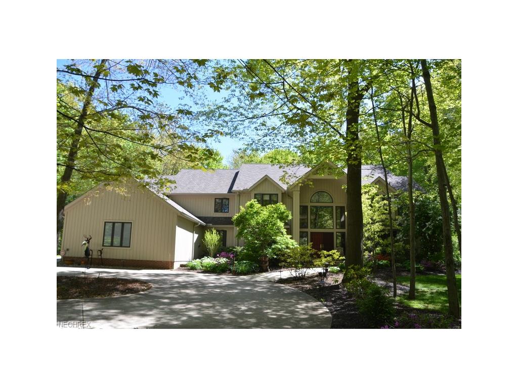 70Easton Ln, Moreland Hills, OH 44022