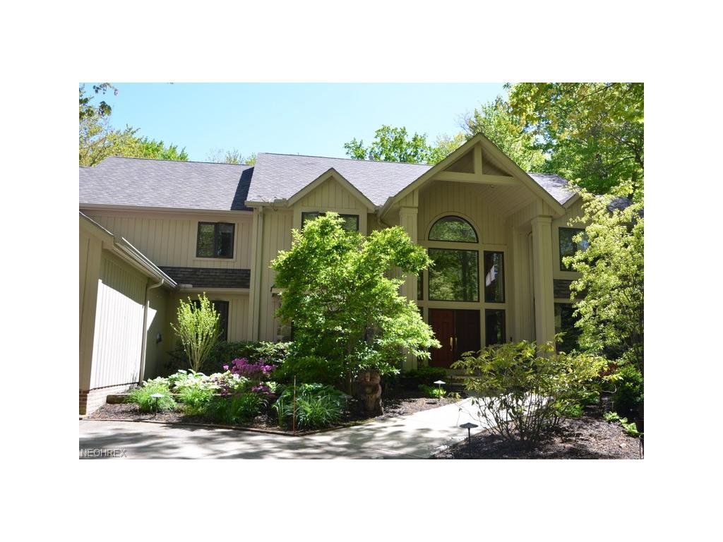 70Easton Ln, Moreland Hills, OH 44022