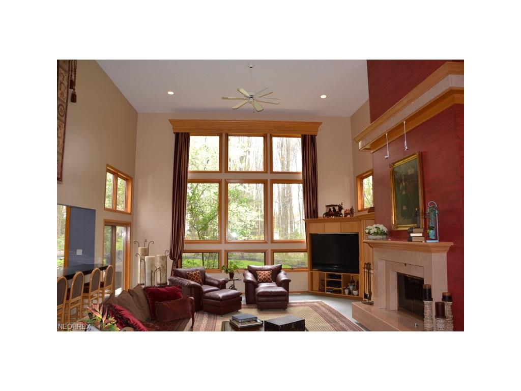 70Easton Ln, Moreland Hills, OH 44022