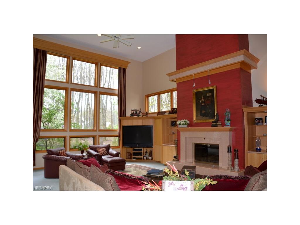 70Easton Ln, Moreland Hills, OH 44022