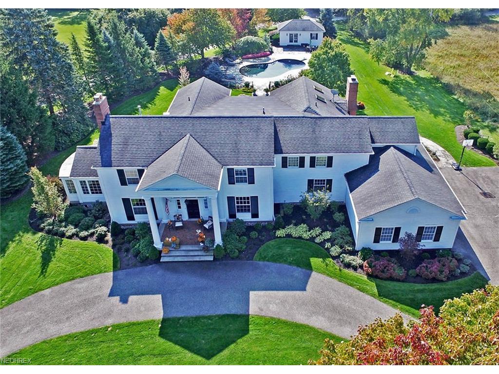60 Farmcote Dr, Moreland Hills, OH 44022